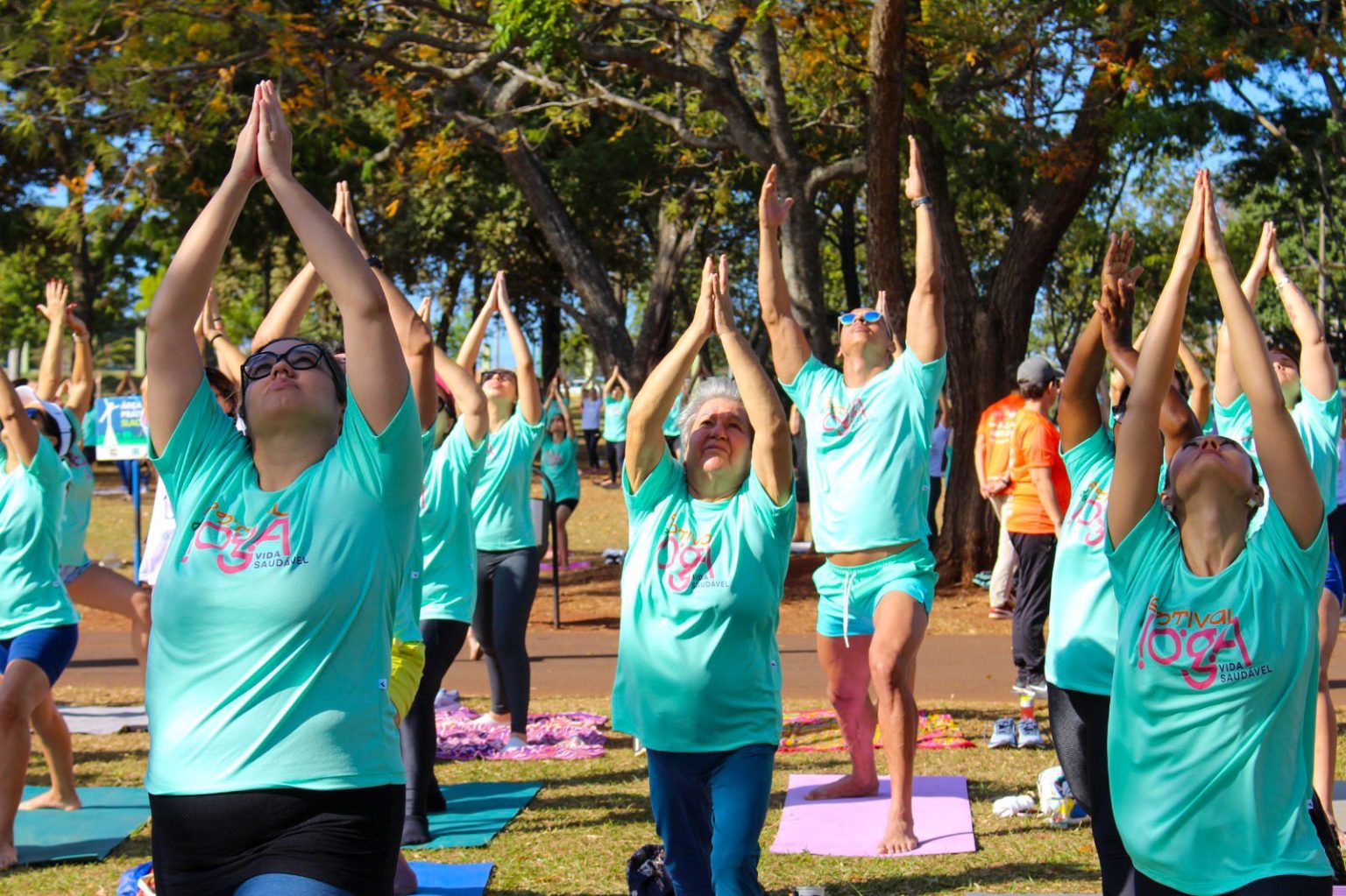 Festival promove bem-estar físico e mental com aulão de ioga