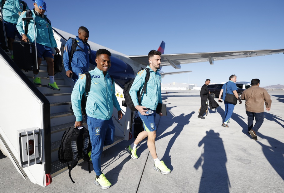 Seleção desembarca em Las Vegas para enfrentar o Uruguai