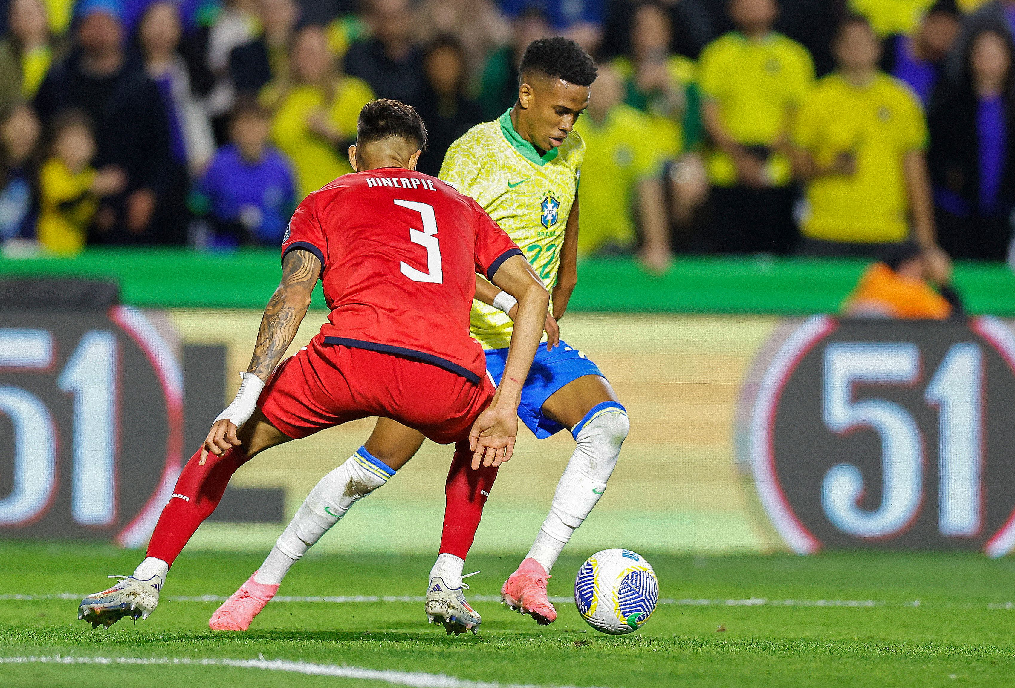 Artilheiro do Brasileirão, Estevão analisa confronto contra a Venezuela