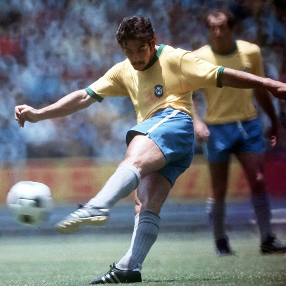 Roberto Rivellino celebra 79 anos