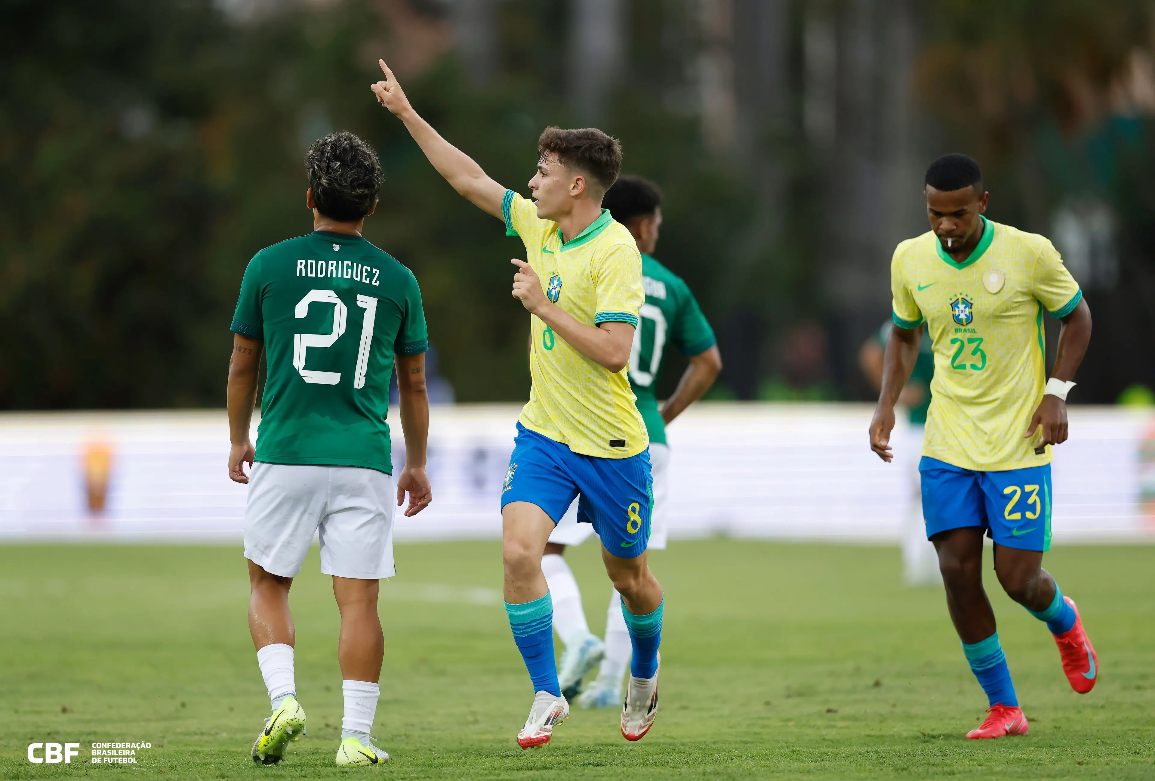 Bidon comemora vitória sobre a Bolívia e pausa para descanso