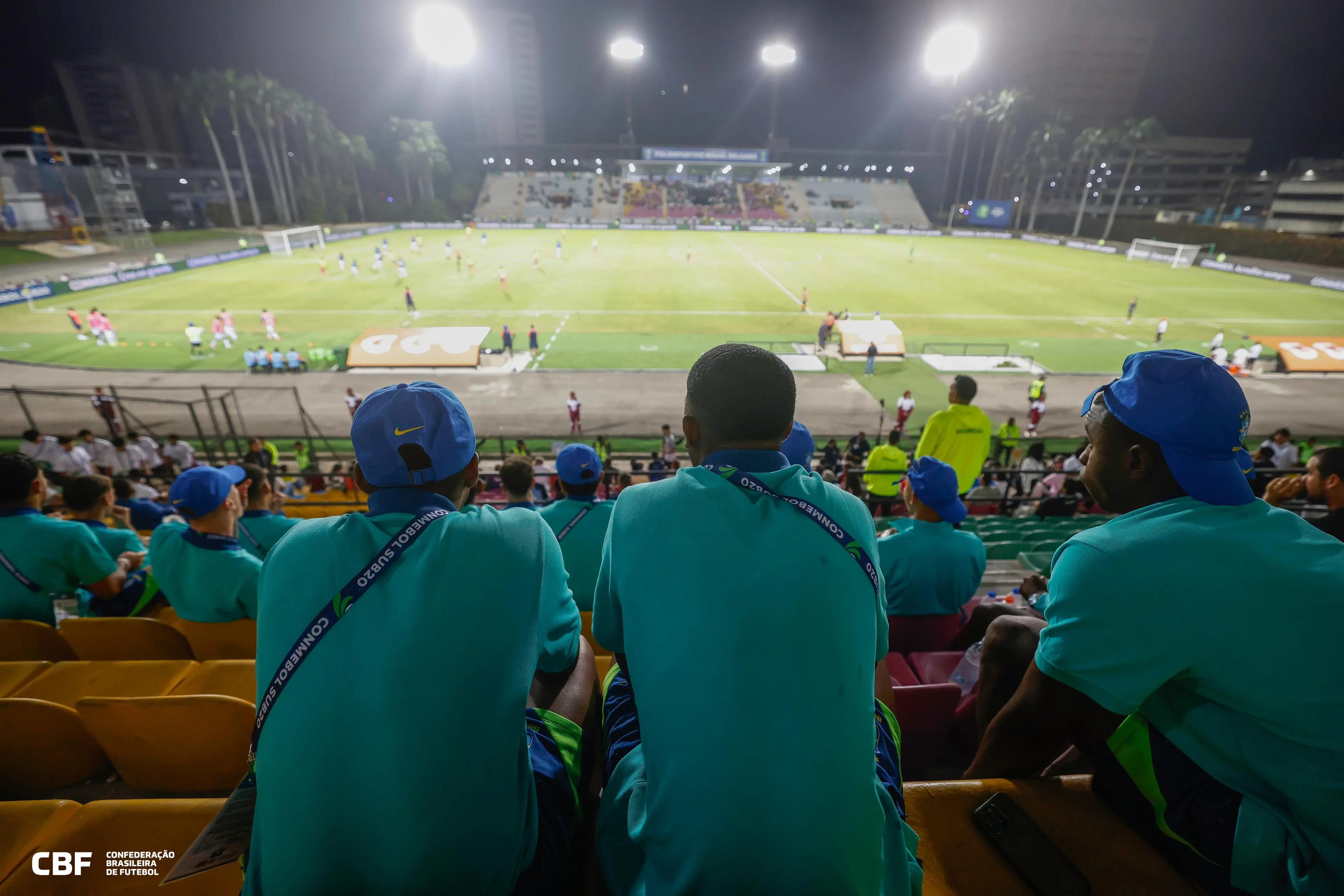 Seleção Sub-20 assiste a Colômbia x Equador
