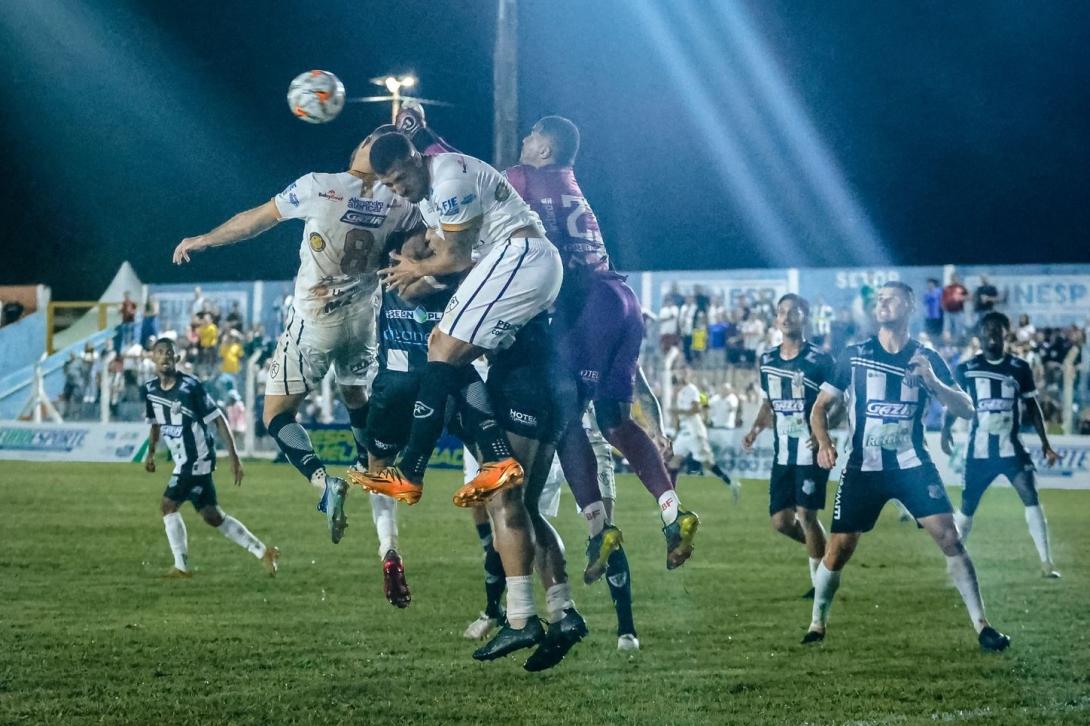 Operário vira sobre o Corumbaense e se reconcilia com torcida