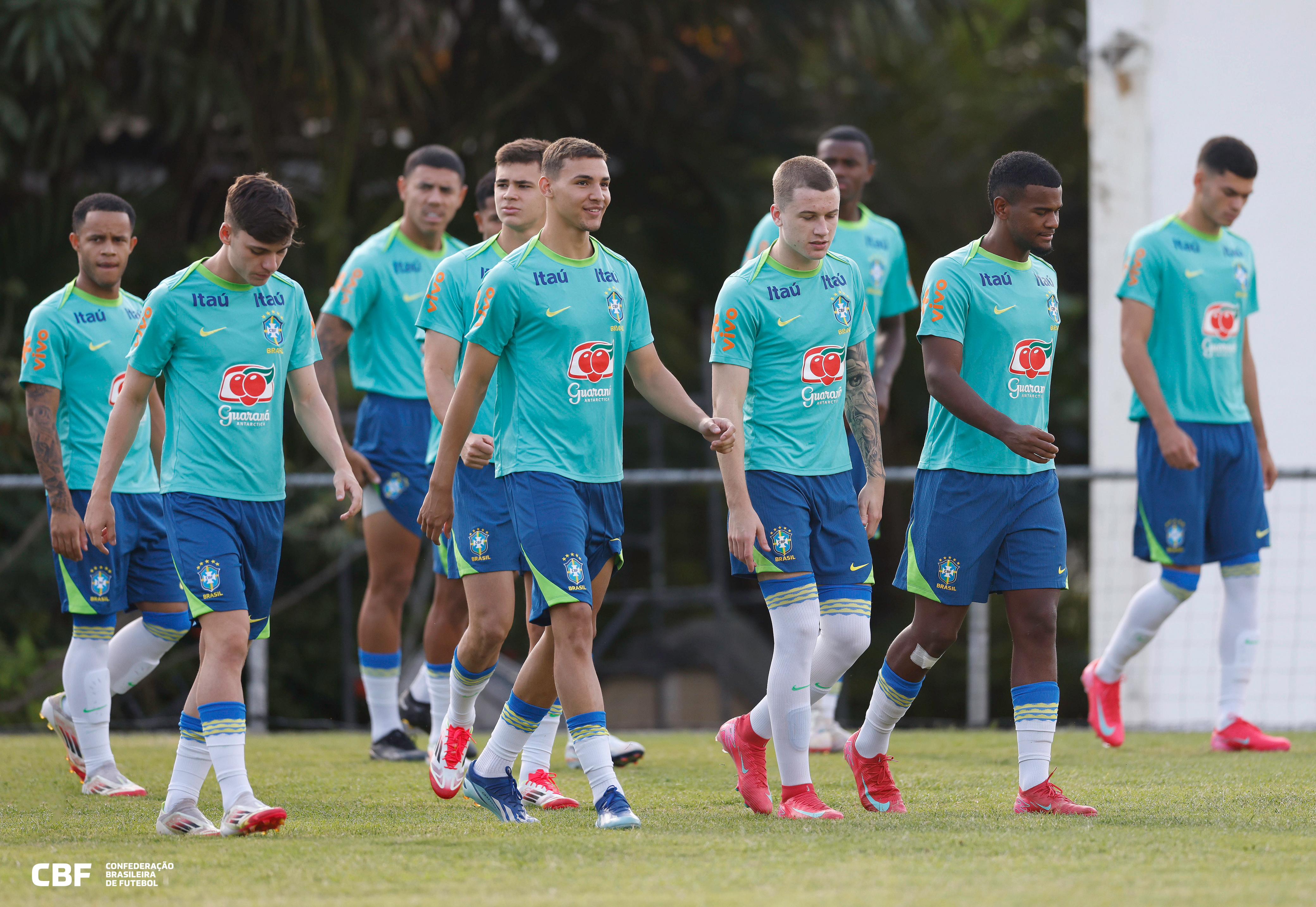 Seleção treina na véspera do jogo com a Colômbia, pelo hexagonal final