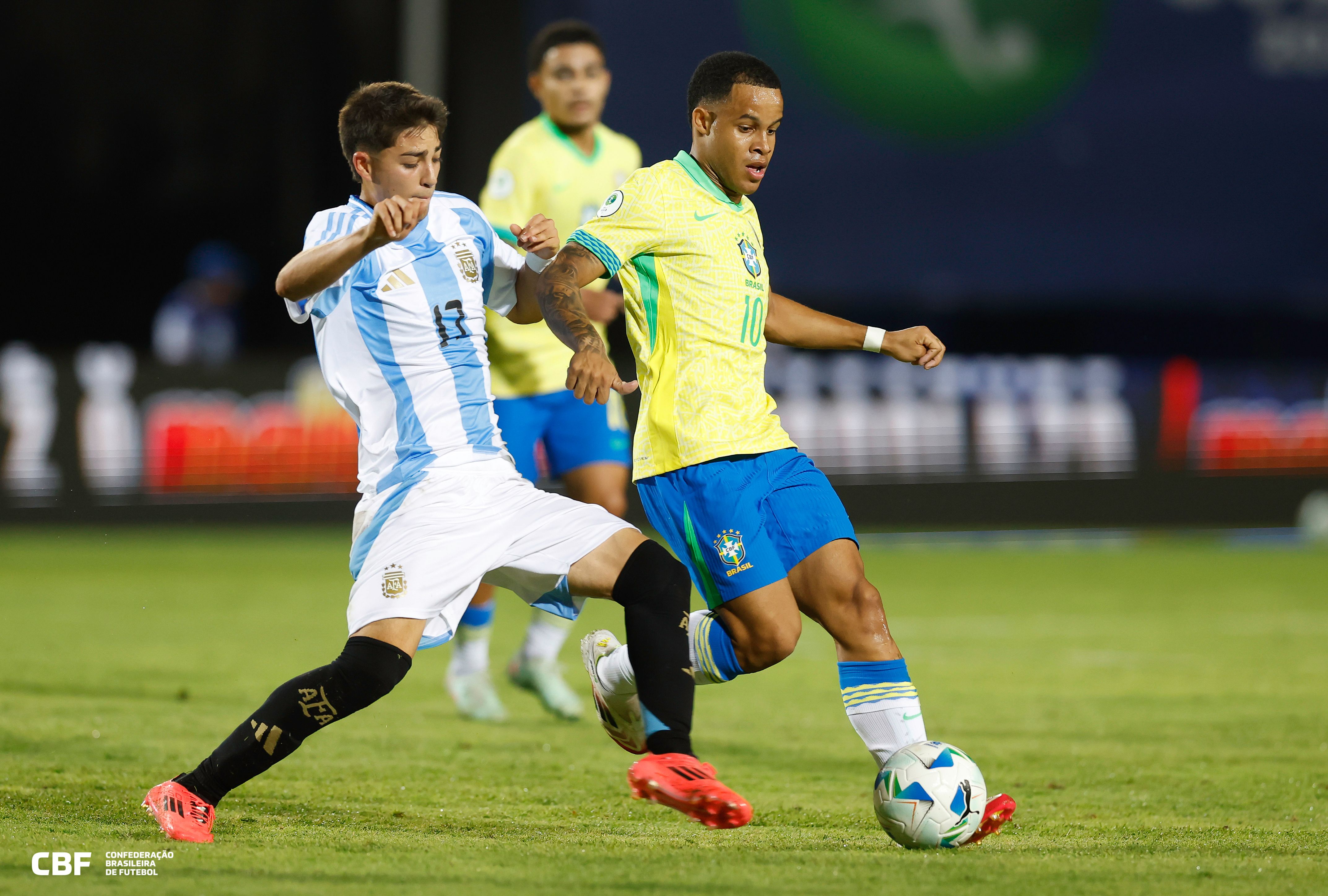 Brasil enfrenta Argentina pelo título do Sul-Americano Sub-20