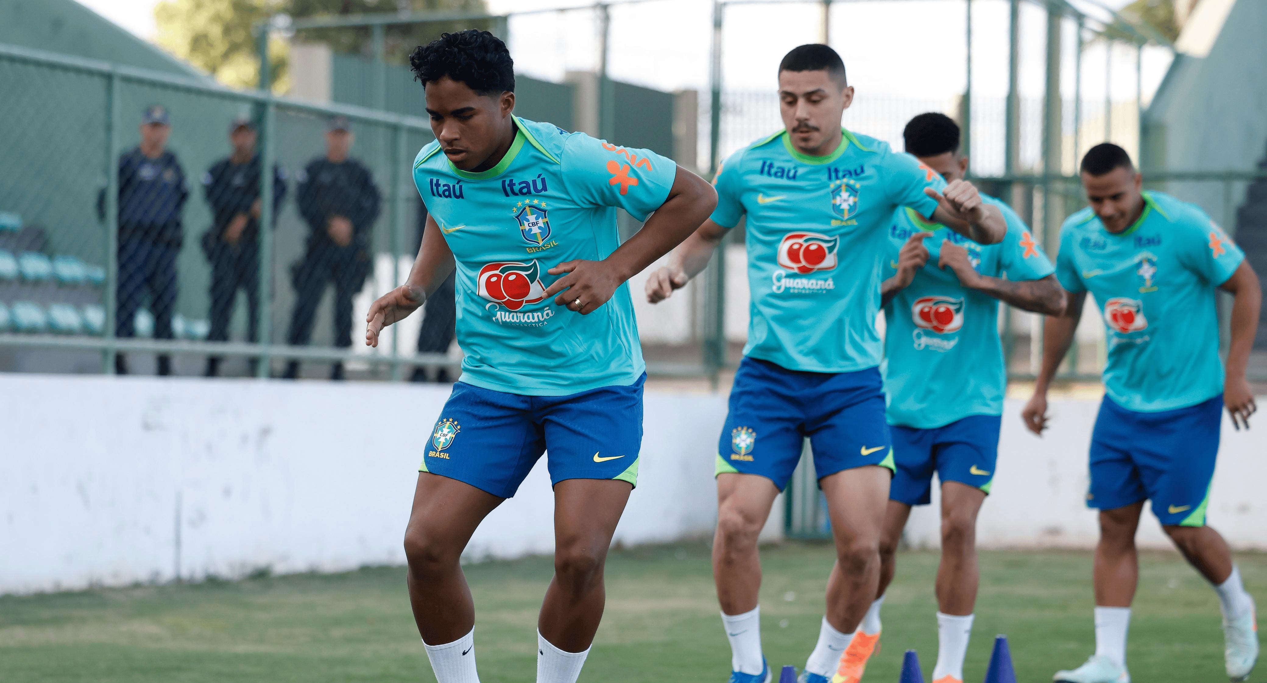 Seleção inicia preparação para confronto com a Colômbia
