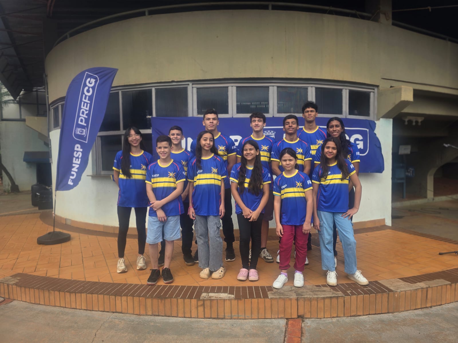 Entrega de camisetas do Auxílio-Atleta r...