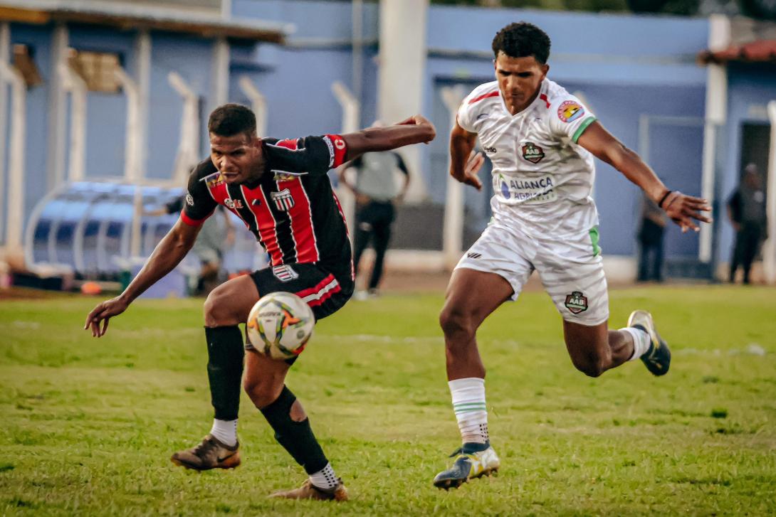 Bataguassu bate Taveirópolis de virada e fica sozinho na liderança da Série B