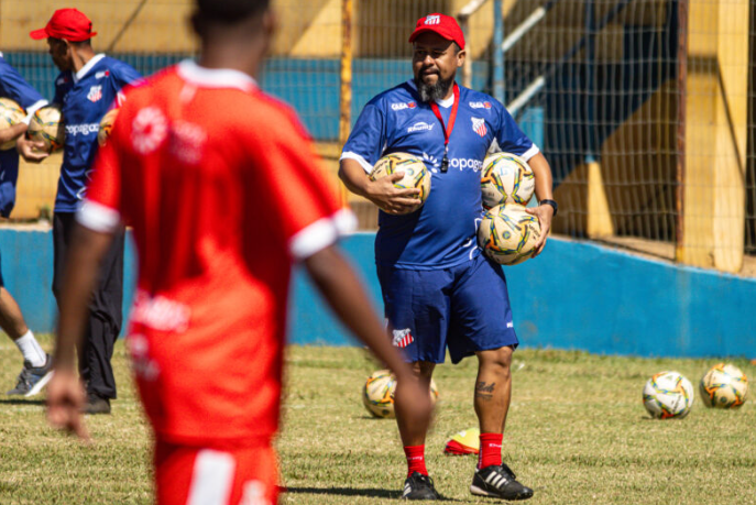 Após derrota implacável, Thiago Batizoco pede para deixar comando