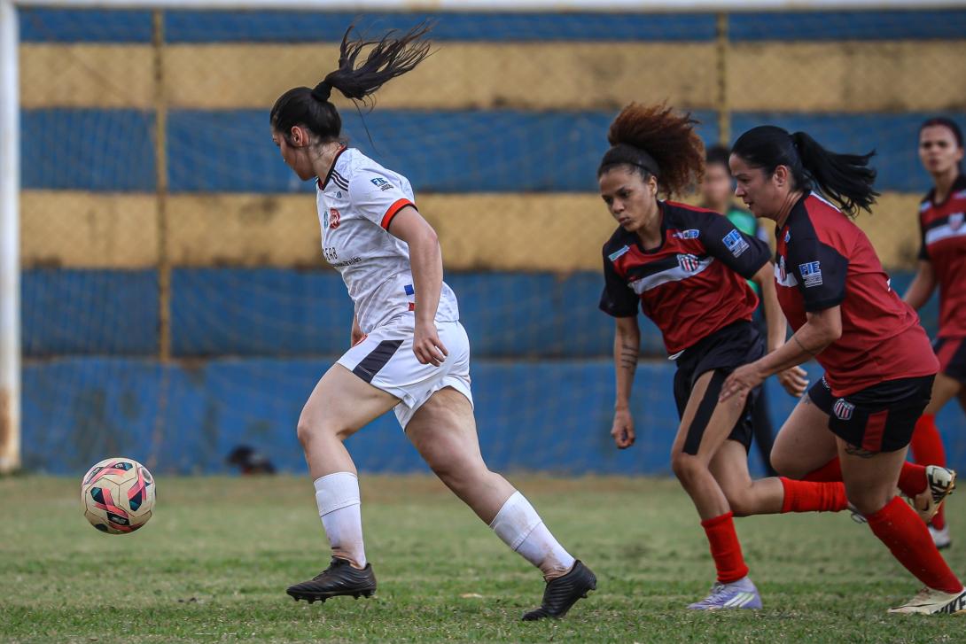 Dois jogos movimentam Estadual Feminino neste sábado