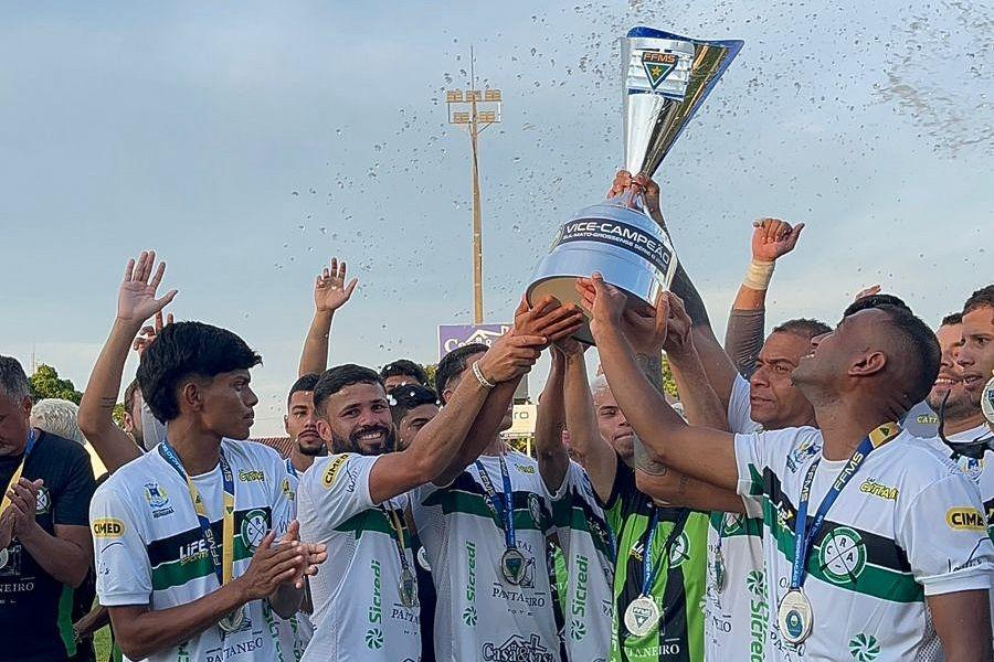 CRA faz sua parte e goleia MAC, mas fica com o vice na Série B