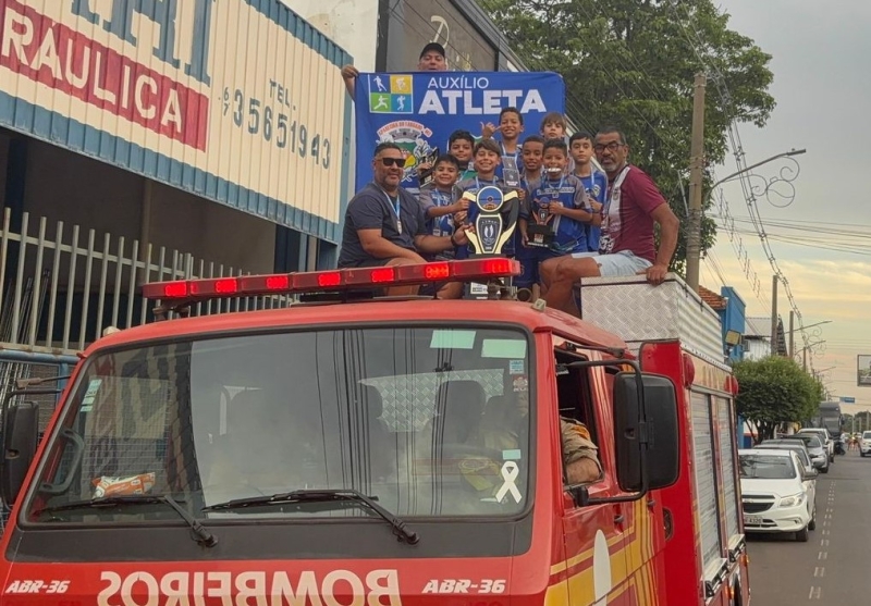 Sub-9 de Aparecida do Taboado conquista título invicto na Liga Azul