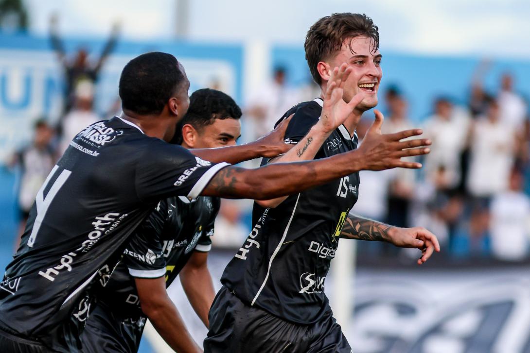 Operário vence a primeira e mantém chanc...
