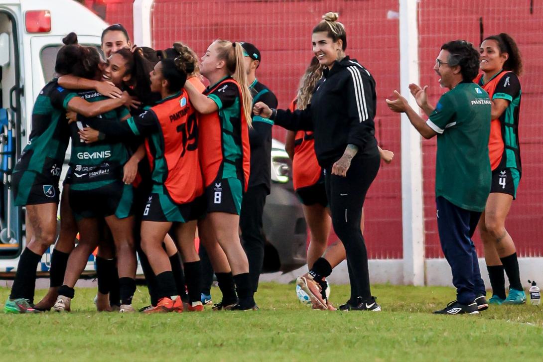 FC Pantanal goleia Penarol e abre boa va...