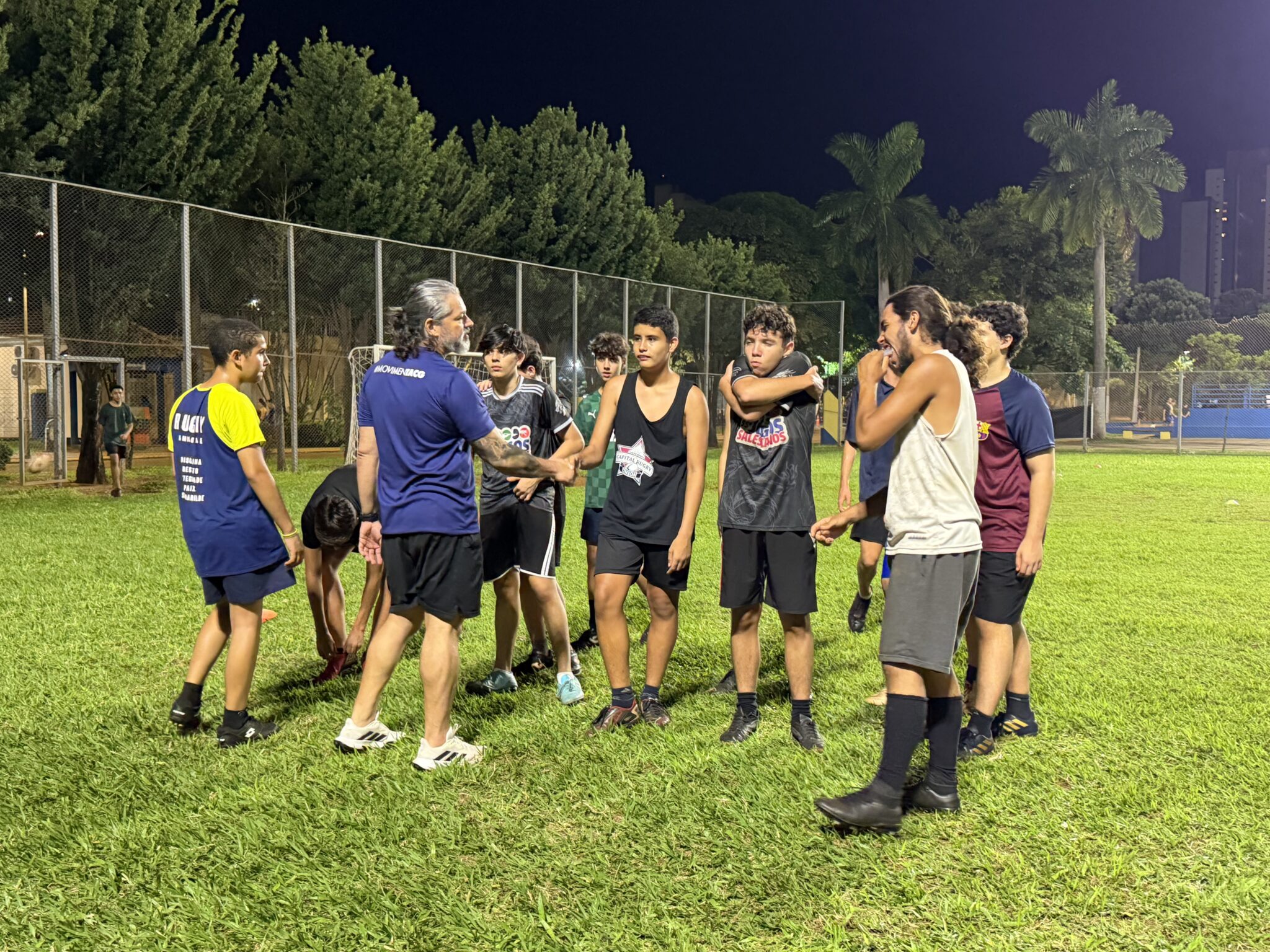Rugby transforma rotina de jovens na Cap...