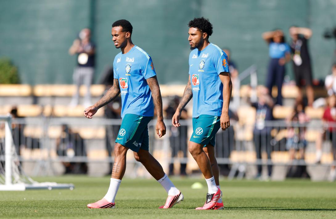 Com Éderson, Seleção Brasileira começa s...